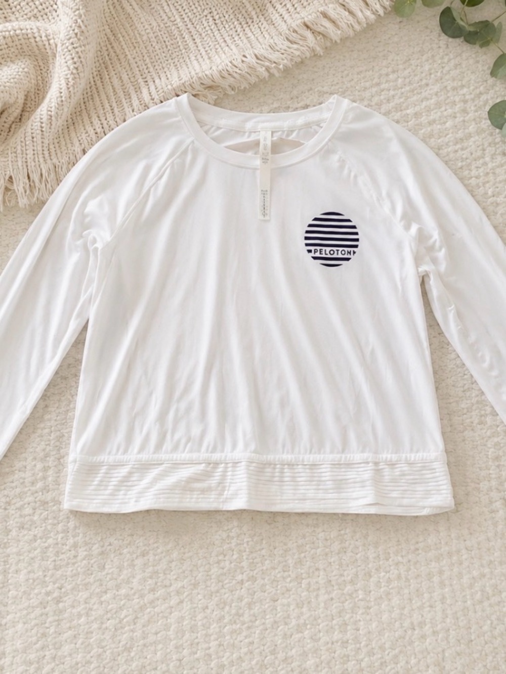Lululemon Peloton White Long Sleeve Crop Top Athletic Shirt Size 8 NWT